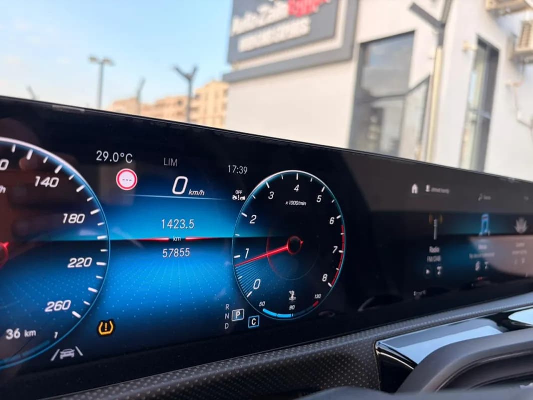 مرسيدس بنز CLA 200 2023 ايه ام جي أبيض أوتوماتيك — مستعملة