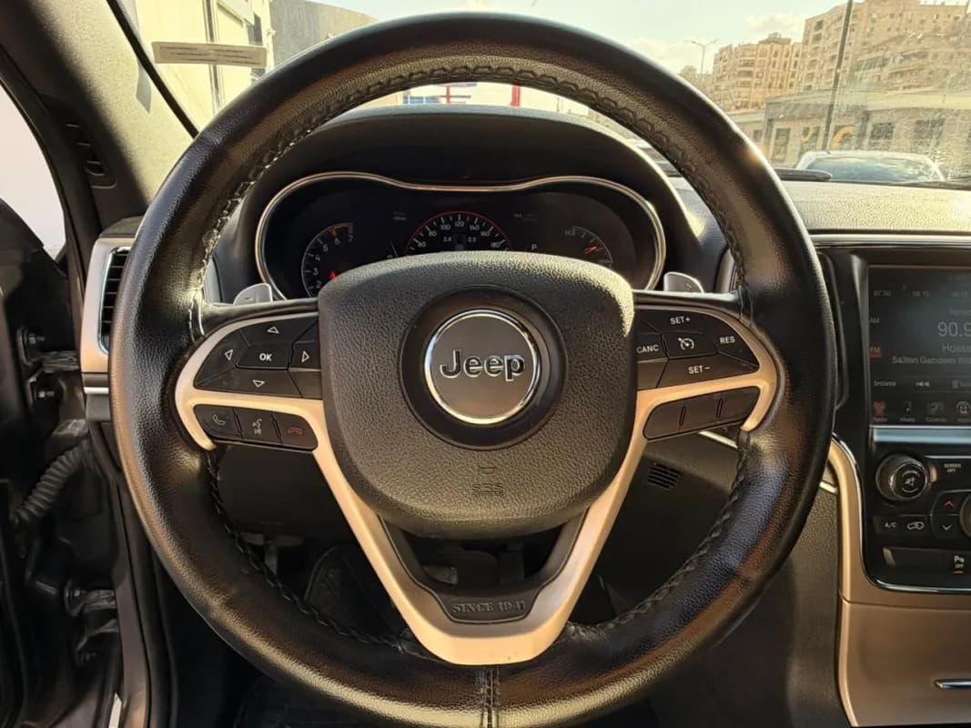 جيب جراند شيروكي 2015 ليمتد رمادي أوتوماتيك — مستعملة