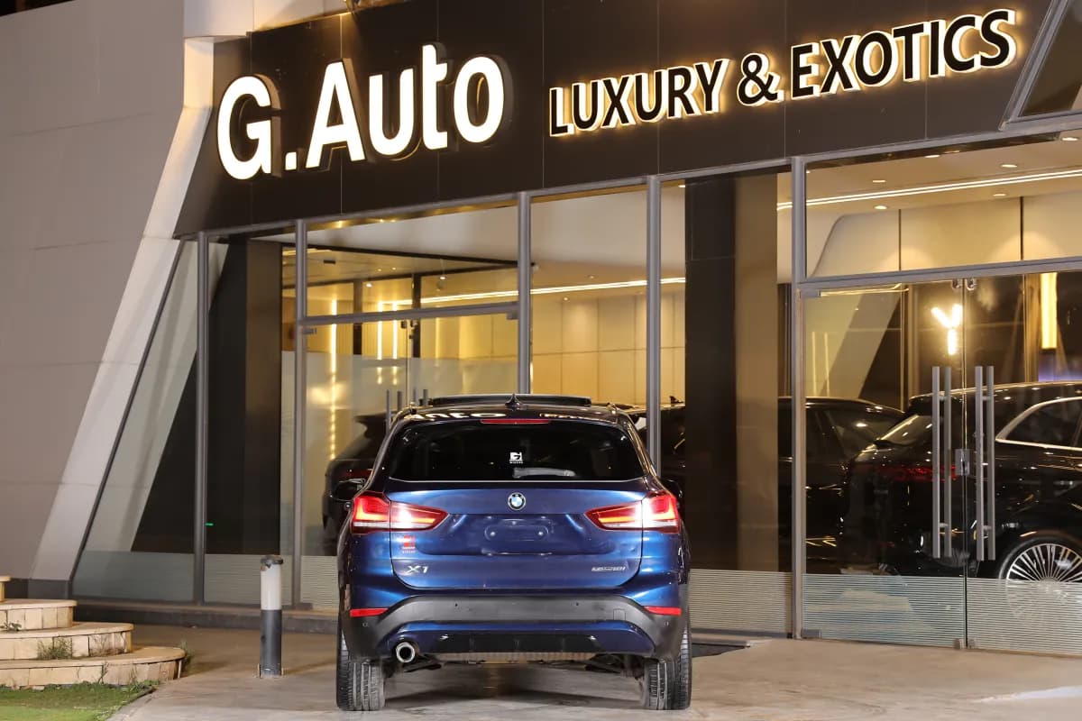 بي ام دبليو X1 2020 اي درايف أزرق غامق أوتوماتيك — مستعملة