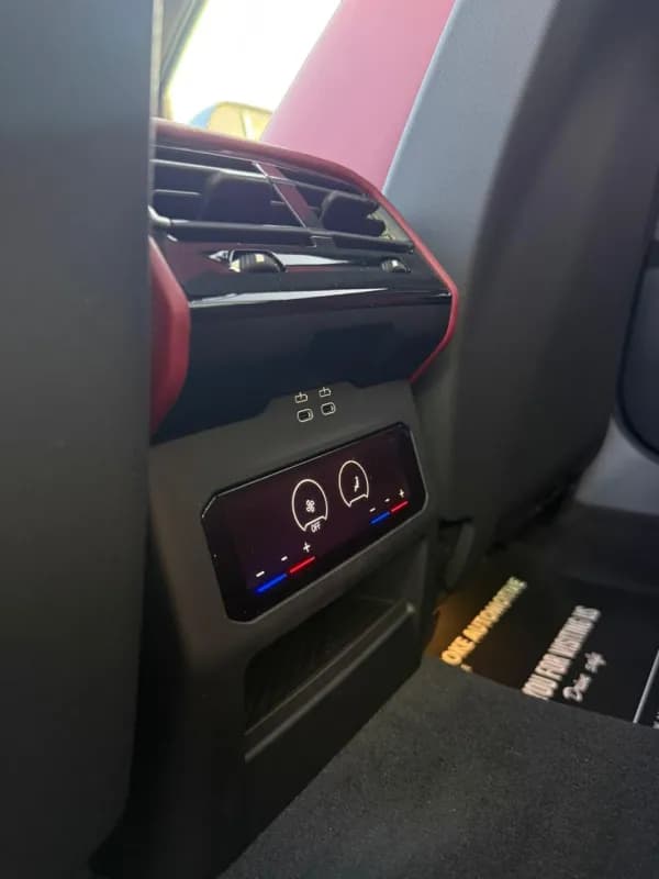 بي ام دبليو 520i 2025 ام سبورت أسود أوتوماتيك — جديدة