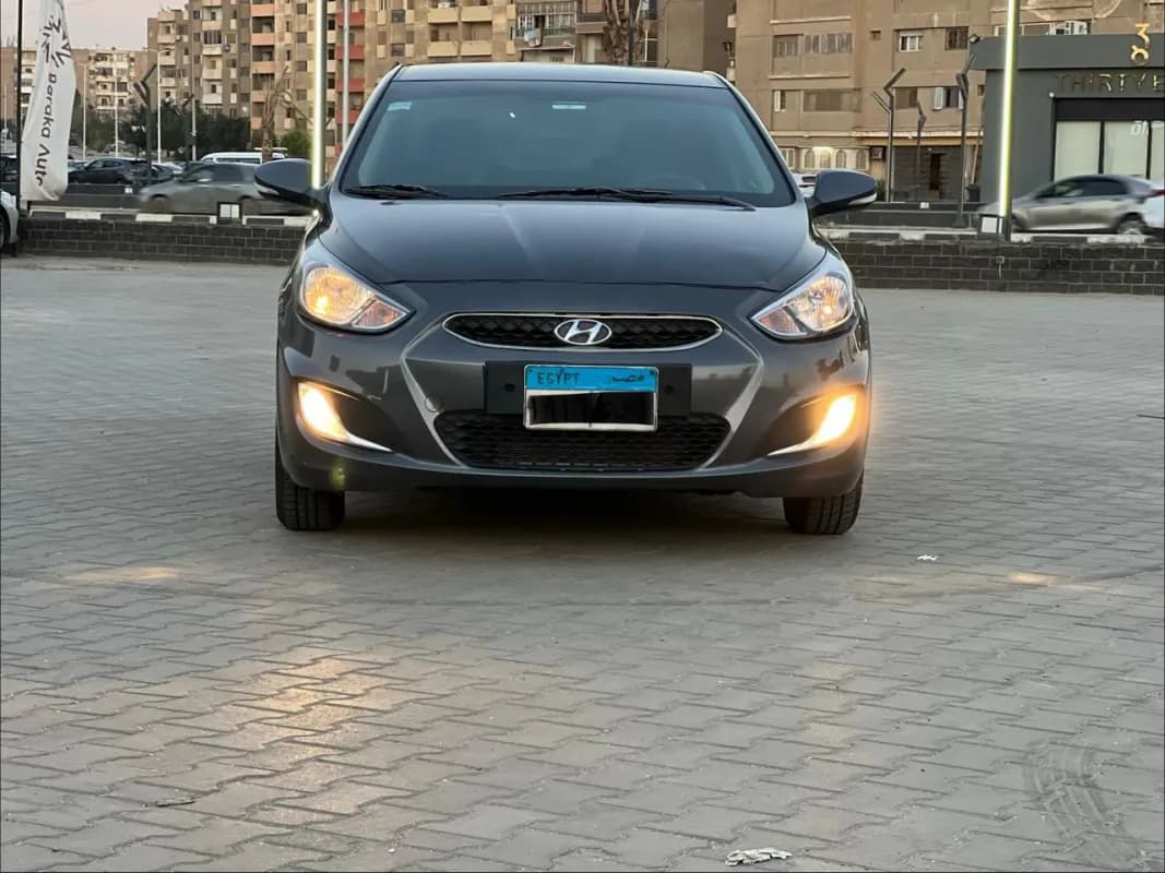 هيونداي اكسنت RB 2024 جي ال رمادي أوتوماتيك — مستعملة