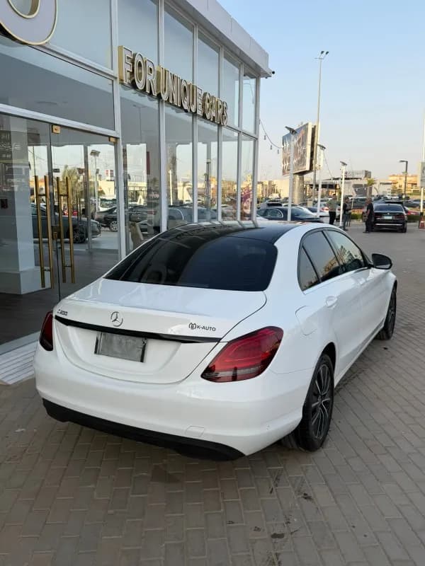 مرسيدس بنز C200 2024 ايه ام جي أبيض أوتوماتيك — مستعملة
