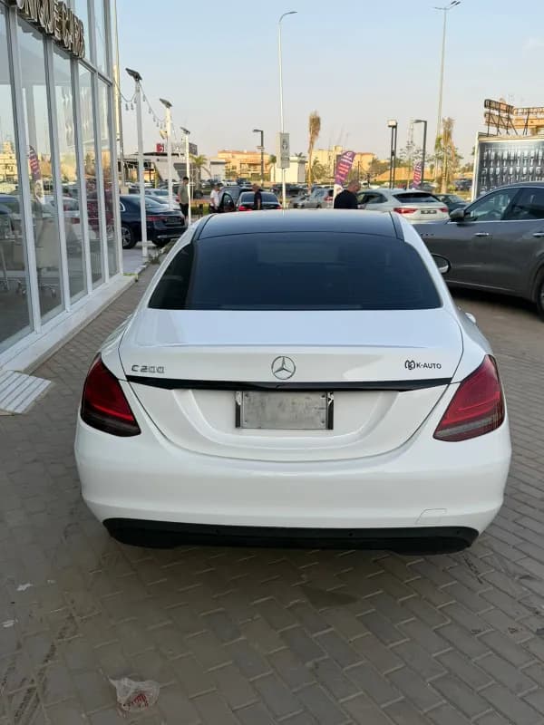 مرسيدس بنز C200 2024 ايه ام جي أبيض أوتوماتيك — مستعملة
