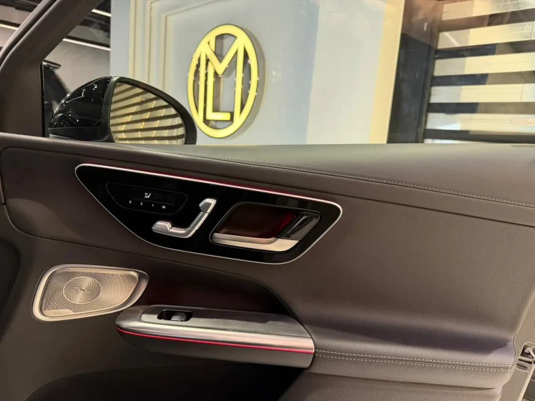مرسيدس بنز GLC 300 2024 ايه ام جي أسود أوتوماتيك — مستعملة