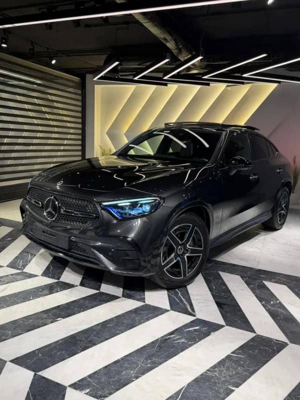 مرسيدس بنز GLC 300 2024 ايه ام جي أسود أوتوماتيك — مستعملة