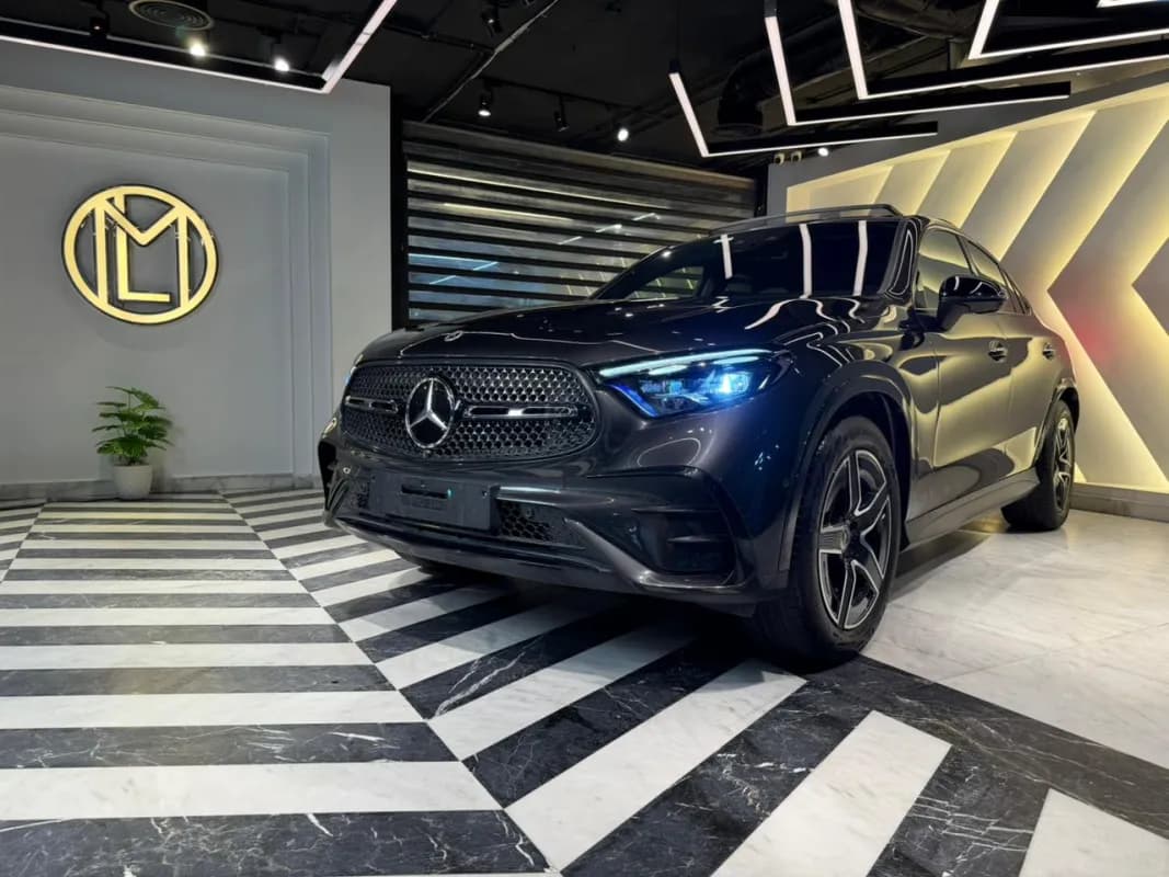 مرسيدس بنز GLC 300 2024 ايه ام جي أسود أوتوماتيك — مستعملة