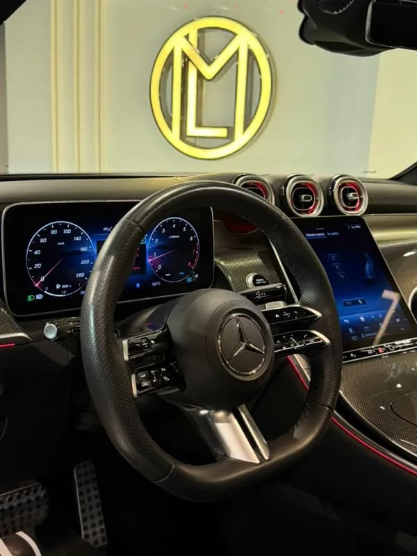 مرسيدس بنز GLC 300 2024 ايه ام جي أسود أوتوماتيك — مستعملة