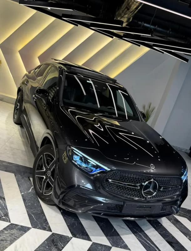 مرسيدس بنز GLC 300 2024 ايه ام جي أسود أوتوماتيك — مستعملة