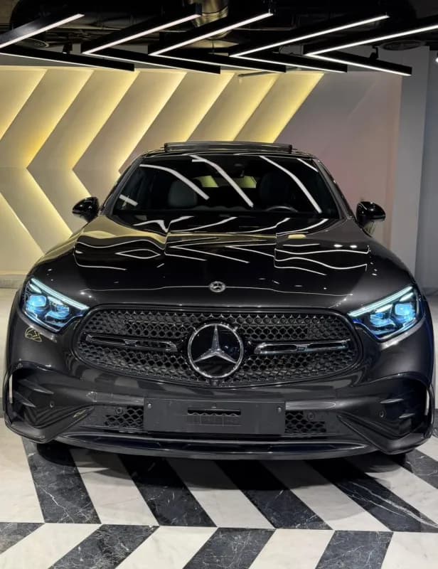 مرسيدس بنز GLC 300 2024 ايه ام جي أسود أوتوماتيك — مستعملة
