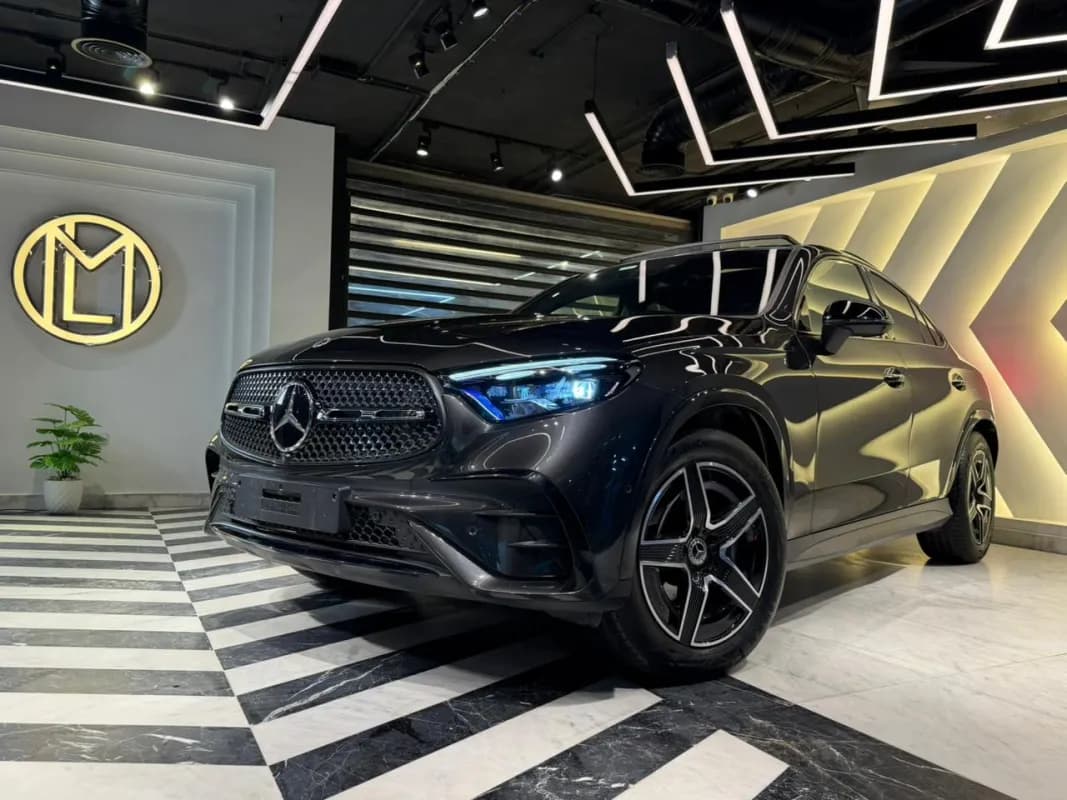 مرسيدس بنز GLC 300 2024 ايه ام جي أسود أوتوماتيك — مستعملة