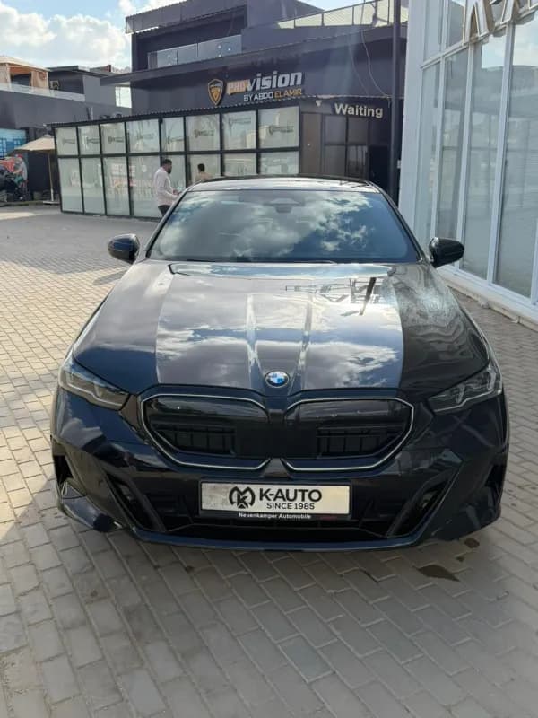 بي ام دبليو 520i 2024 ام سبورت أسود أوتوماتيك — مستعملة