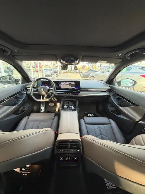 بي ام دبليو 520i 2024 ام سبورت أسود أوتوماتيك — مستعملة