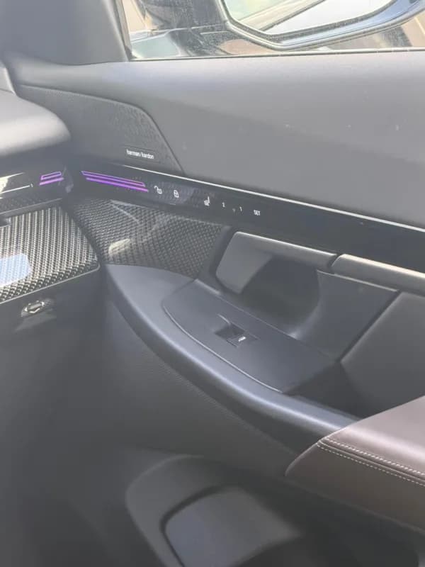 بي ام دبليو 520i 2024 ام سبورت أسود أوتوماتيك — مستعملة