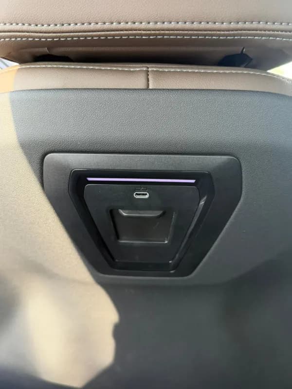 بي ام دبليو 520i 2024 ام سبورت أسود أوتوماتيك — مستعملة