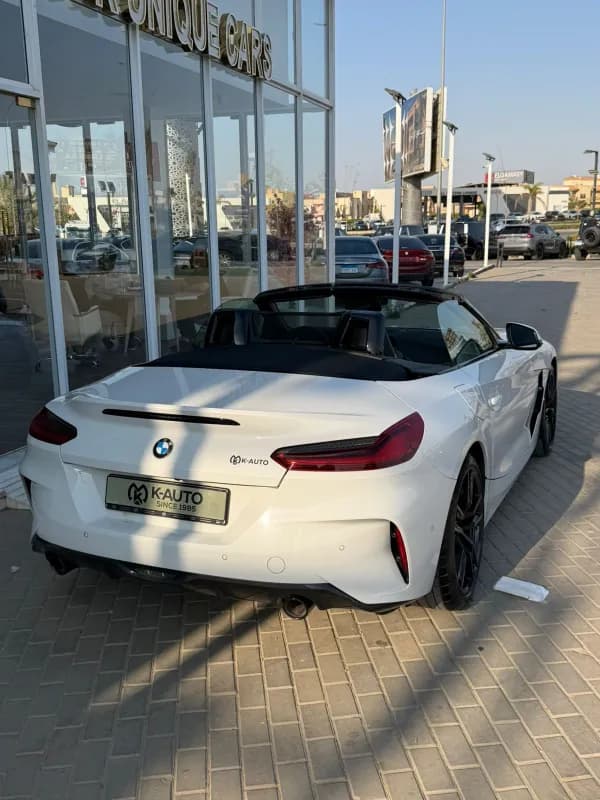 بي ام دبليو Z4 2022 ام 3 كونفيرتبل أبيض أوتوماتيك — مستعملة