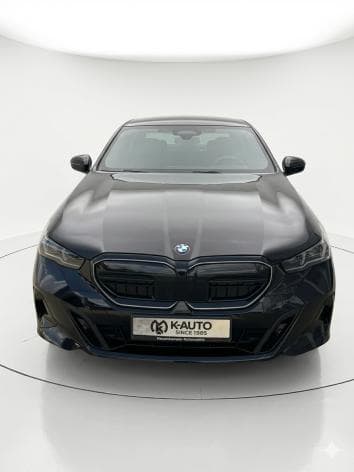 بي ام دبليو 520i 2024