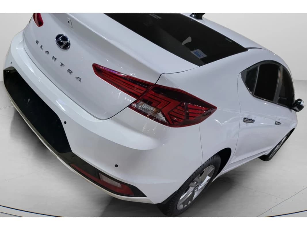 Hyundai Elantra CN7 2025 الفئة الثالثة أبيض أوتوماتيك — جديدة