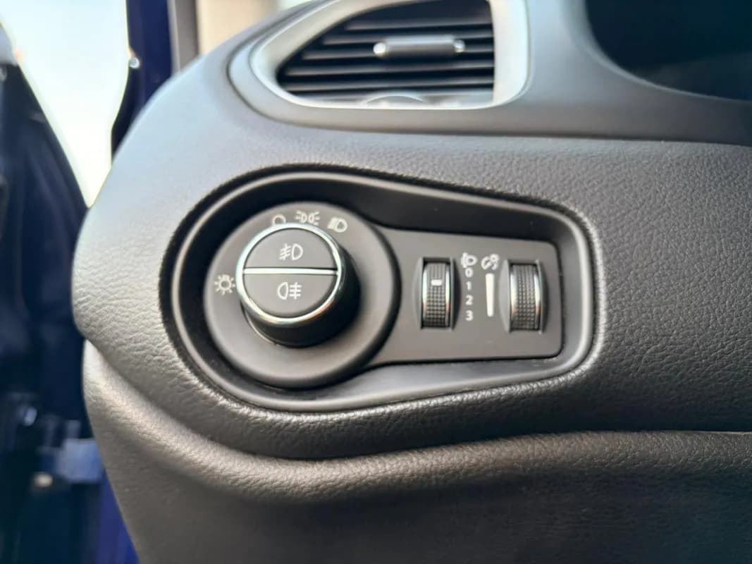 Jeep Renegade 2018 Longitude Blue Automatic — Used