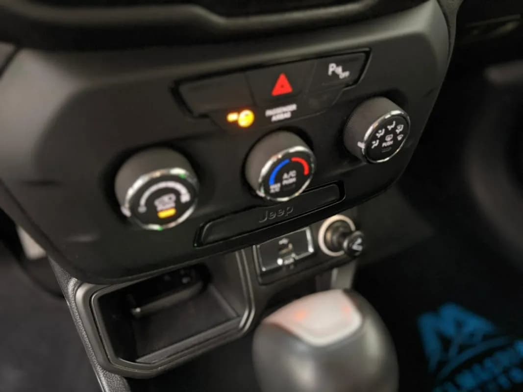 Jeep Renegade 2018 Longitude Blue Automatic — Used