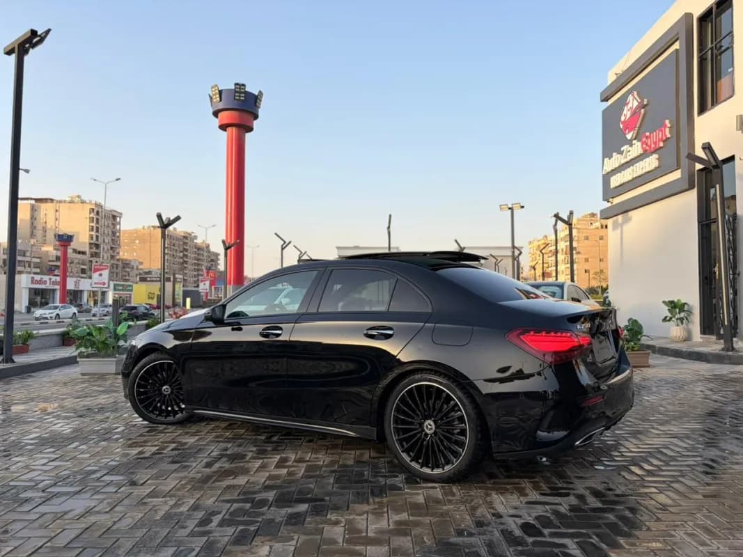مرسيدس بنز A200 2023 اي ام جي أسود أوتوماتيك — مستعملة