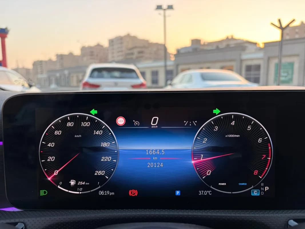 مرسيدس بنز A200 2023 اي ام جي أسود أوتوماتيك — مستعملة