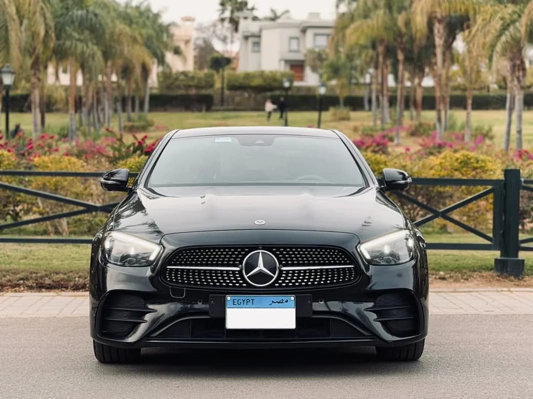مرسيدس بنز E200 2023 ايه ام جي أسود أوتوماتيك — مستعملة
