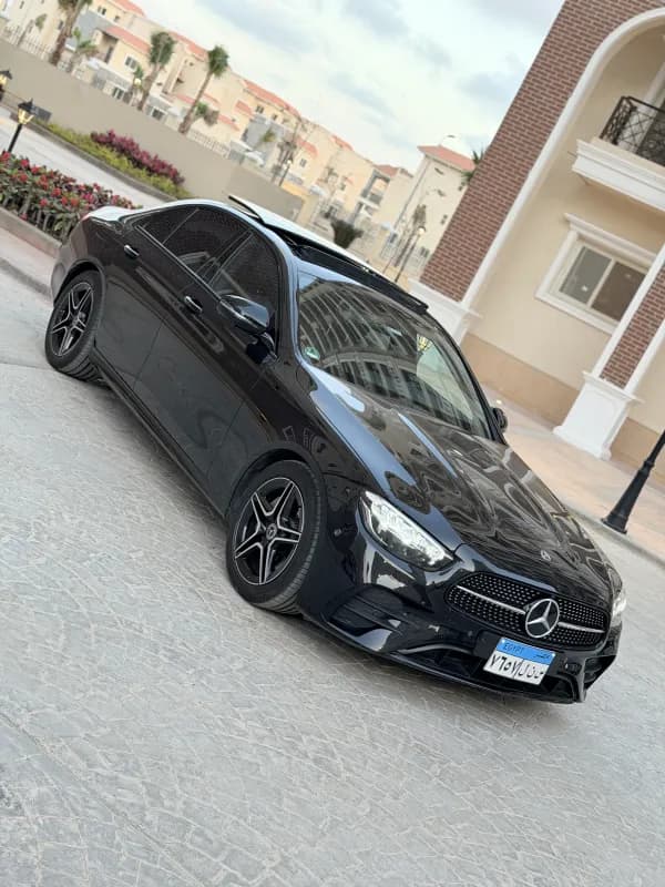 مرسيدس بنز E200 2023 ايه ام جي أسود أوتوماتيك — مستعملة