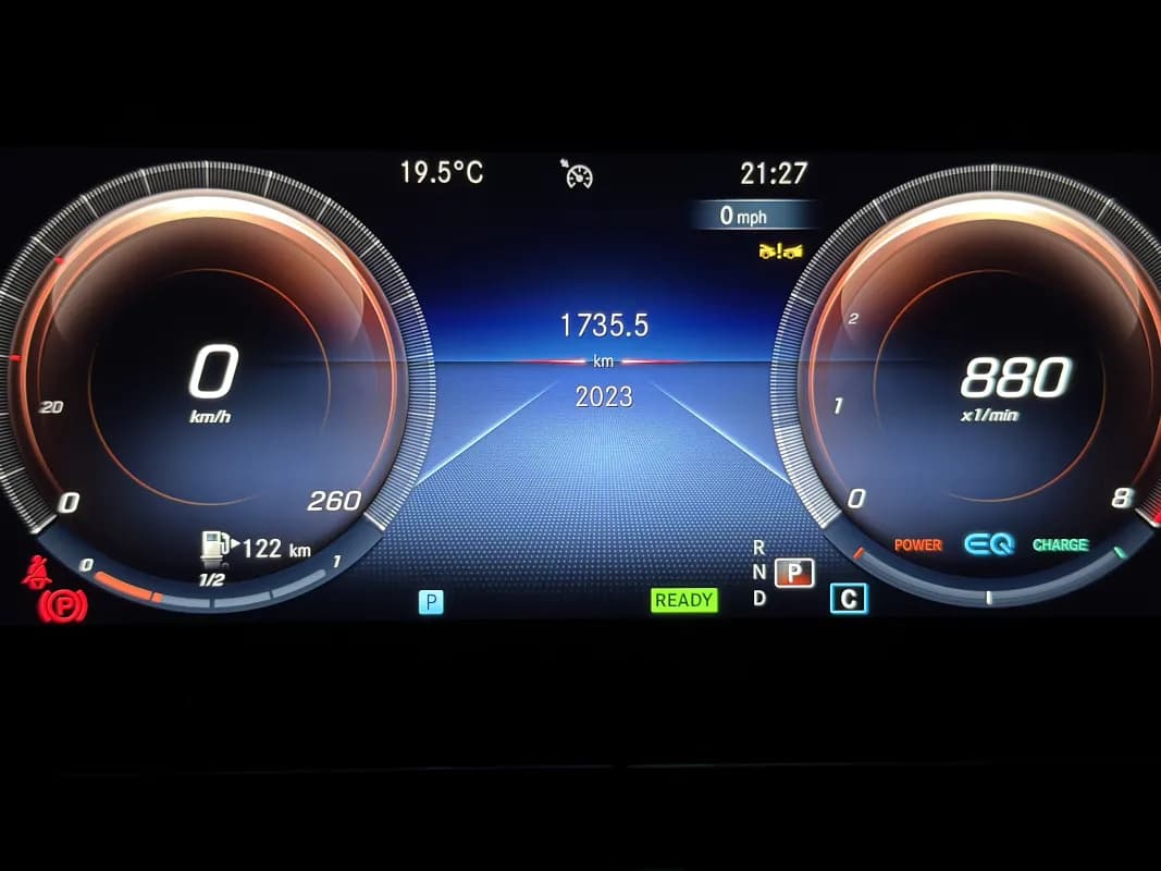 مرسيدس بنز E200 2023 ايه ام جي أسود أوتوماتيك — مستعملة