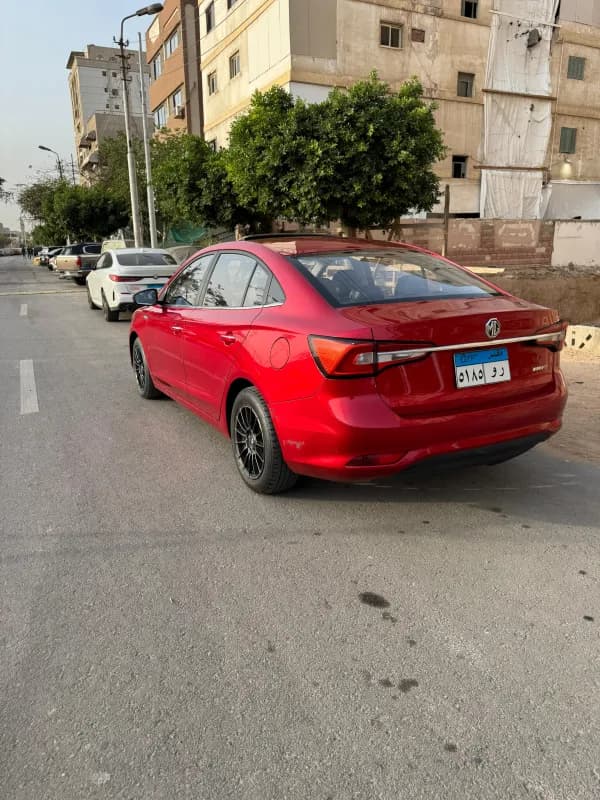 ام جي 5 2020 لاكشري أحمر أوتوماتيك — مستعملة