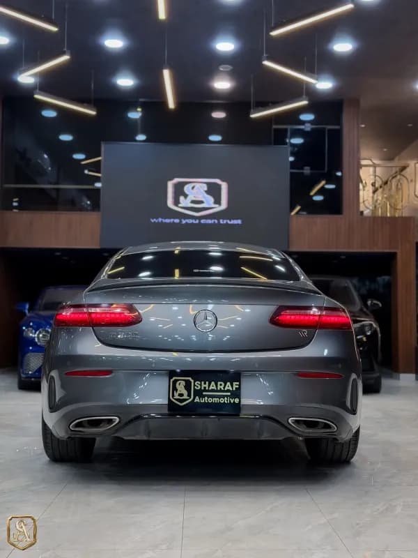 مرسيدس بنز E200 2022 ايه ام جي رمادي أوتوماتيك — مستعملة