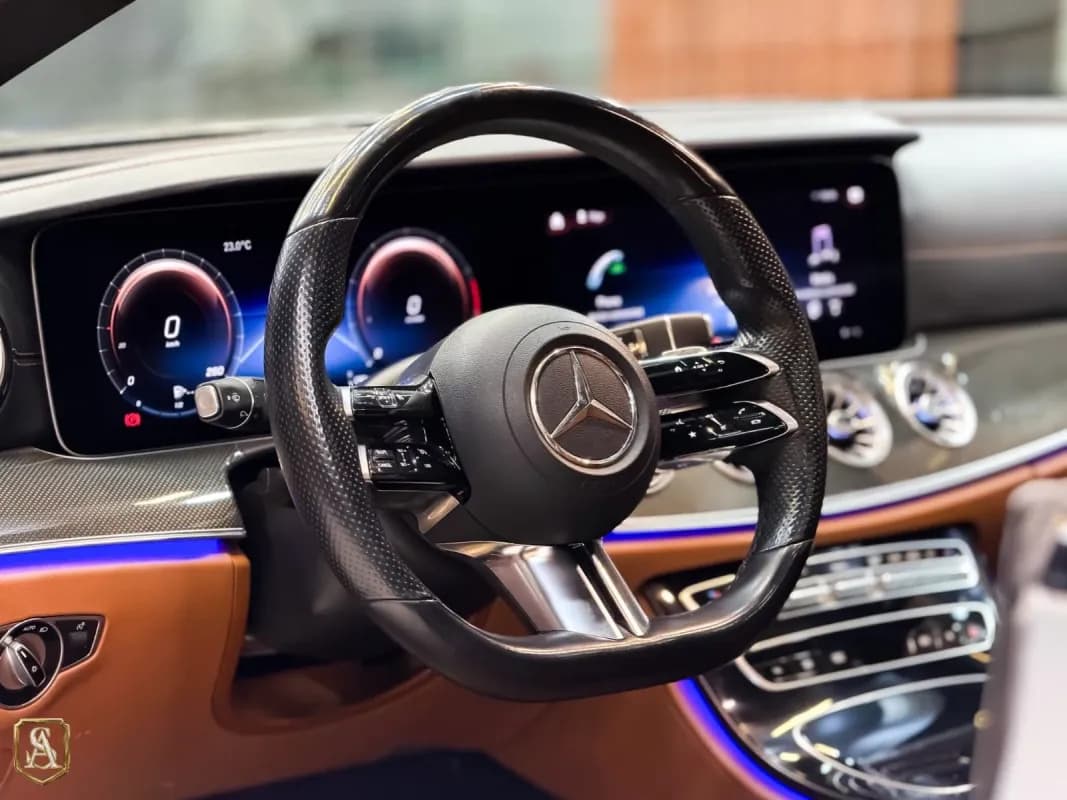 مرسيدس بنز E200 2022 ايه ام جي رمادي أوتوماتيك — مستعملة