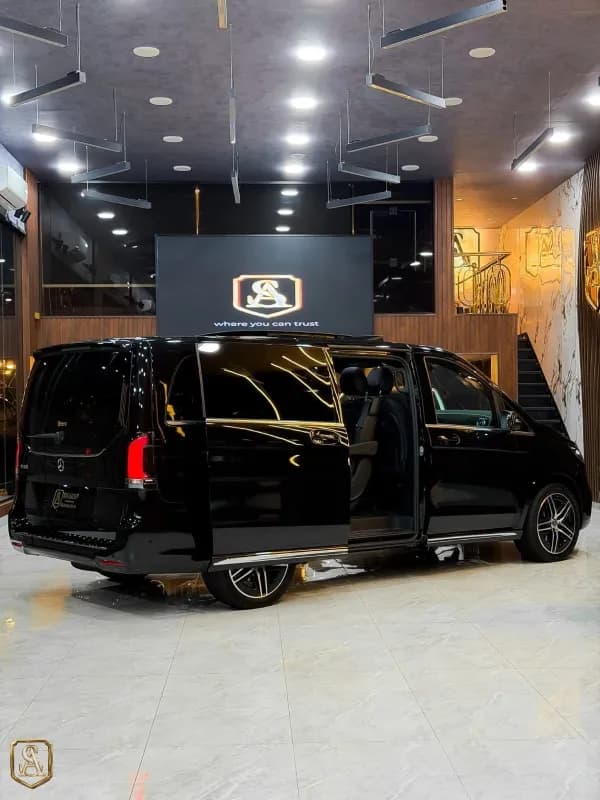 مرسيدس بنز V 300 2026 ايه ام جي أسود أوتوماتيك — جديدة