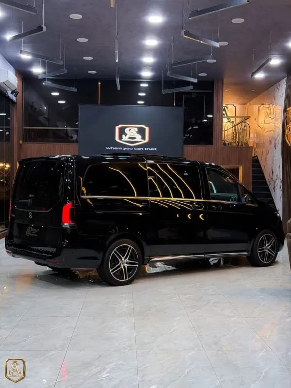 مرسيدس بنز V 300 2026 ايه ام جي أسود أوتوماتيك — جديدة