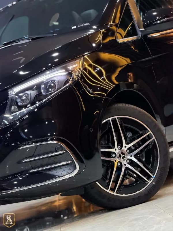 مرسيدس بنز V 300 2026 ايه ام جي أسود أوتوماتيك — جديدة