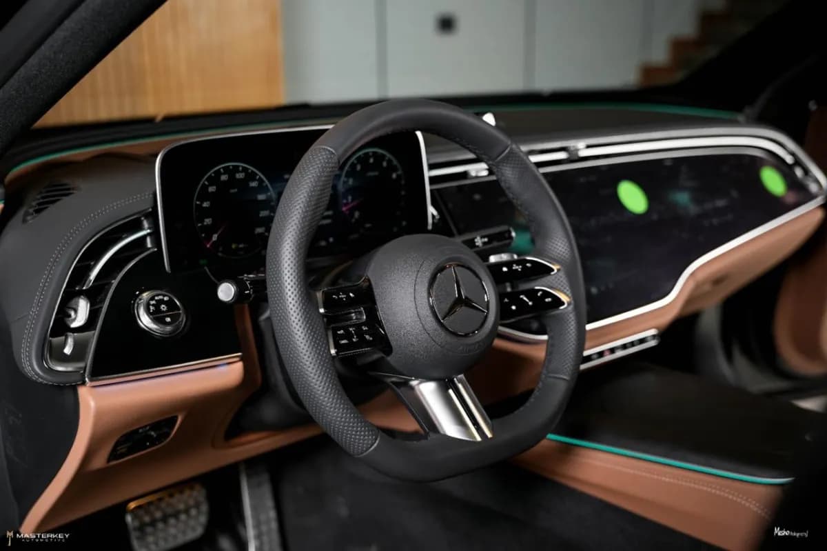 مرسيدس بنز E200 2026 بريميوم بلس أسود أوتوماتيك — جديدة