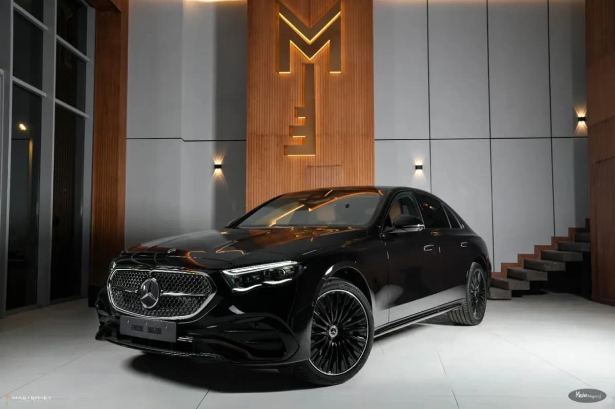 مرسيدس بنز E200 2026 بريميوم بلس أسود أوتوماتيك — جديدة