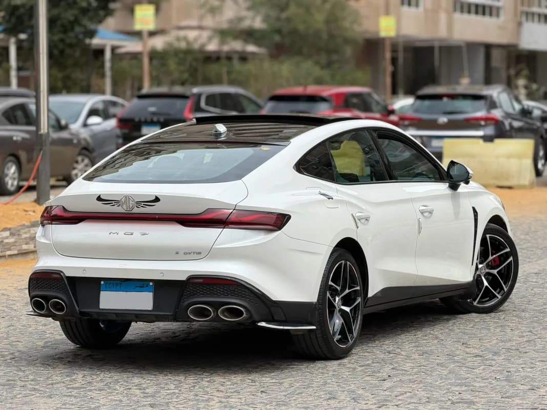 ام جي 7 2025 لاكشري أبيض أوتوماتيك — مستعملة