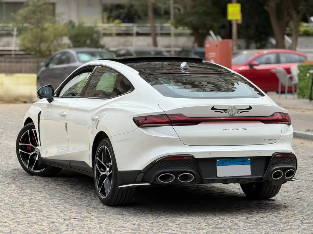 ام جي 7 2025 لاكشري أبيض أوتوماتيك — مستعملة