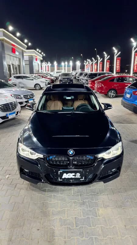 بي ام دبليو 320i 2016 لاكشري أزرق غامق أوتوماتيك — مستعملة