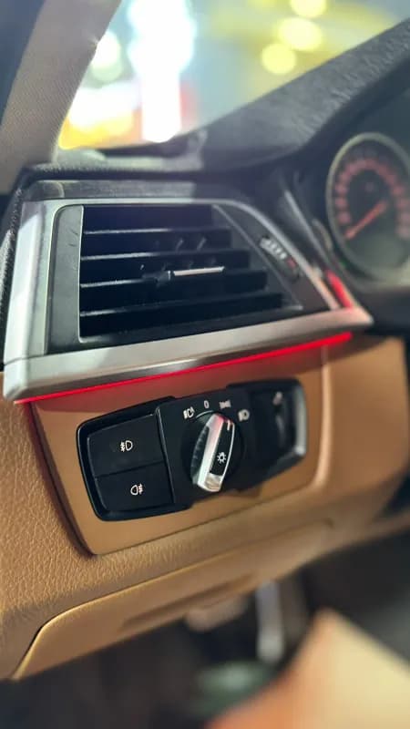 بي ام دبليو 320i 2016 لاكشري أزرق غامق أوتوماتيك — مستعملة