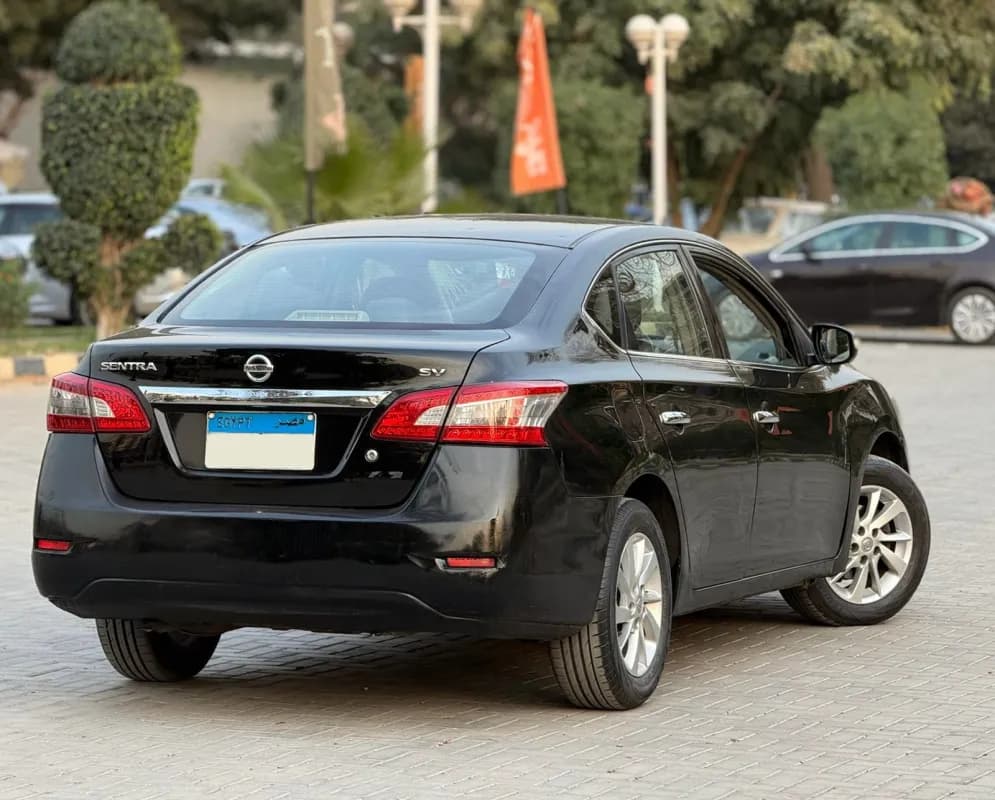 نيسان سنترا 2021 هاي لاين أسود أوتوماتيك — مستعملة