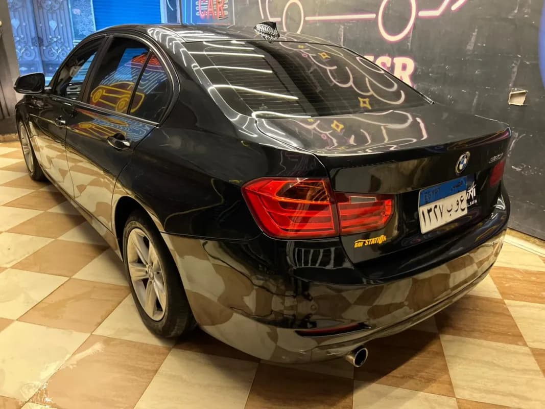 بي ام دبليو 320i 2014 لاكشري أسود أوتوماتيك — مستعملة
