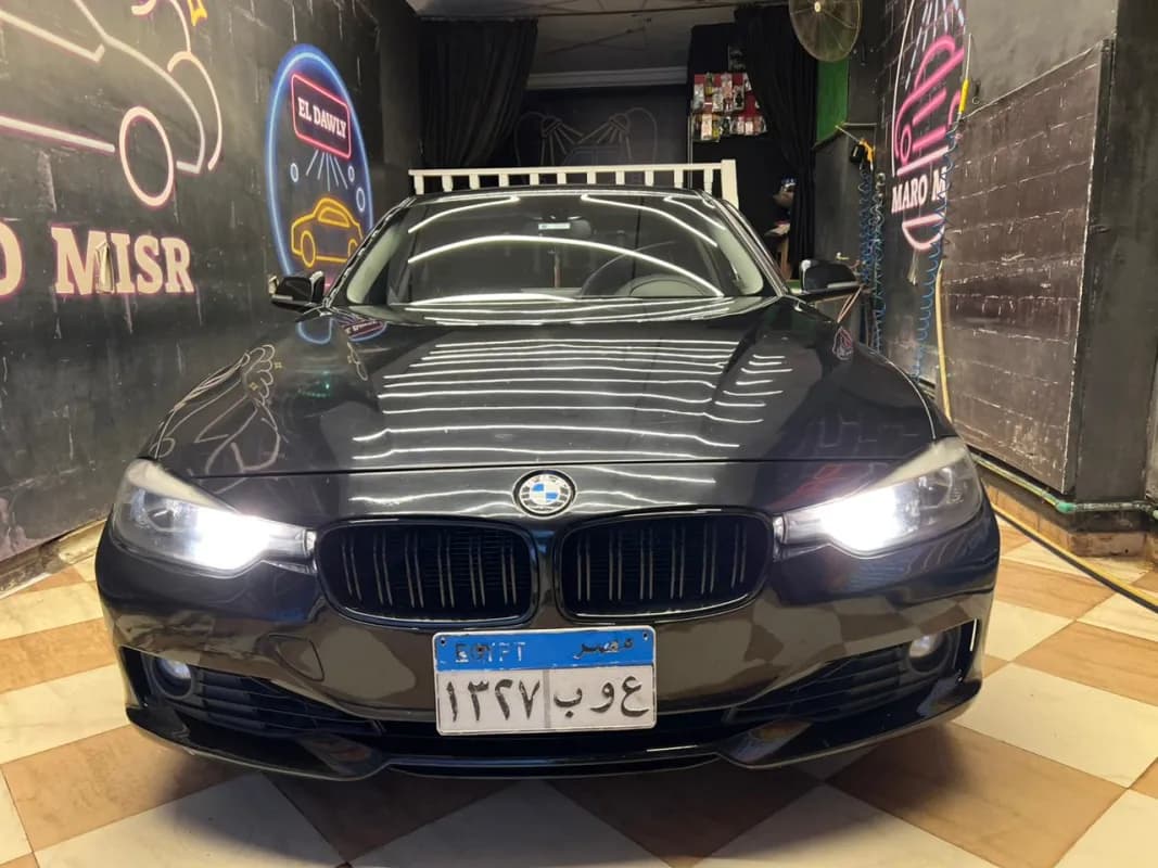 بي ام دبليو 320i 2014 لاكشري أسود أوتوماتيك — مستعملة