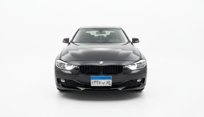 بي ام دبليو 320i 2014 لاكشري أسود أوتوماتيك — مستعملة
