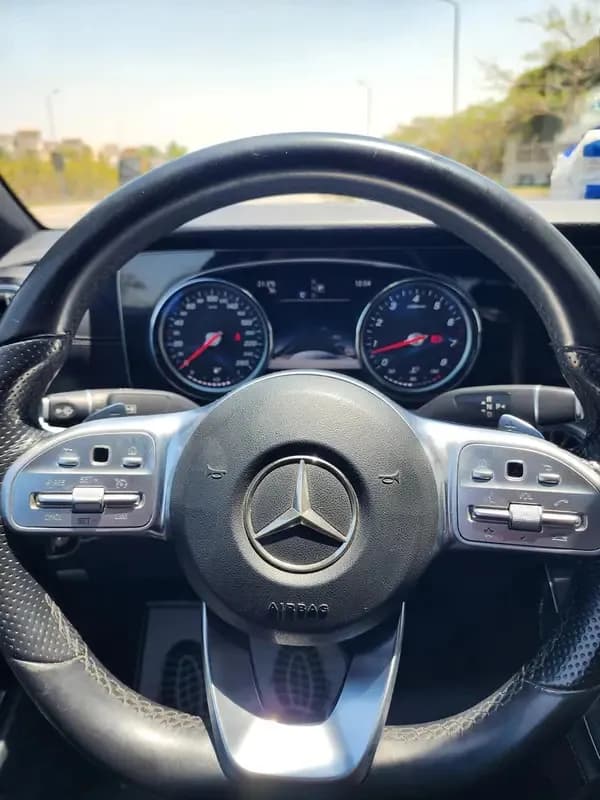 مرسيدس بنز E200 2019 ايه ام جي أسود أوتوماتيك — مستعملة