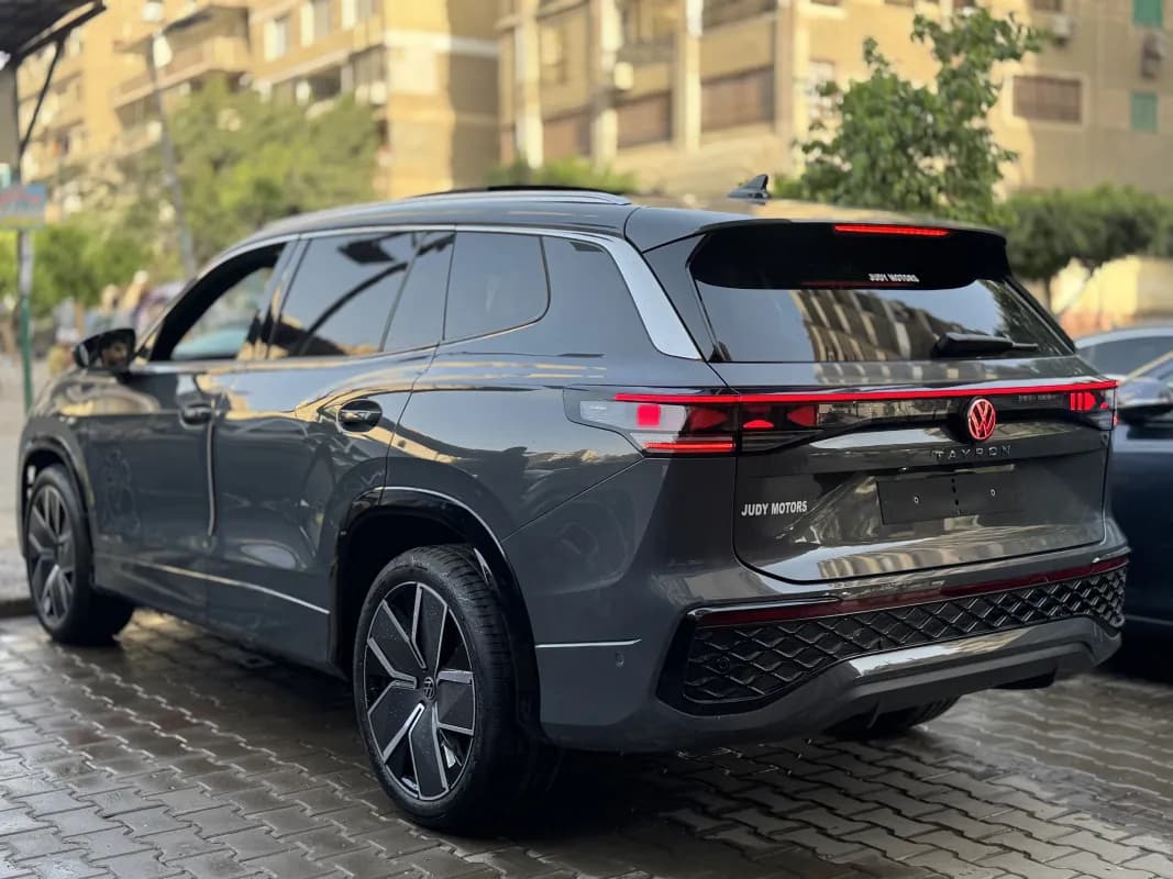 فولكس فاجن Tayron 2026 ار لاين رمادي أوتوماتيك — جديدة
