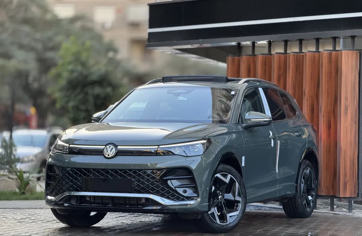 فولكس فاجن تيجوان 2026 ار لاين أخضر زيتي أوتوماتيك — جديدة