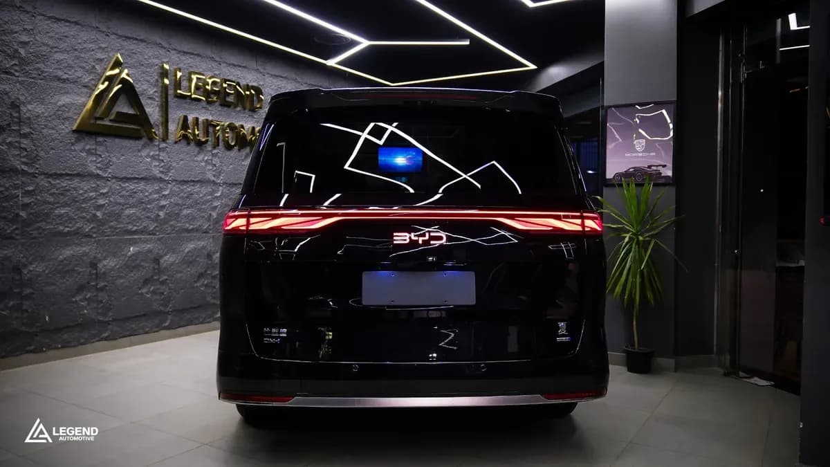 بي واي دي شيا 2025 دي أم - اي أسود أوتوماتيك — جديدة