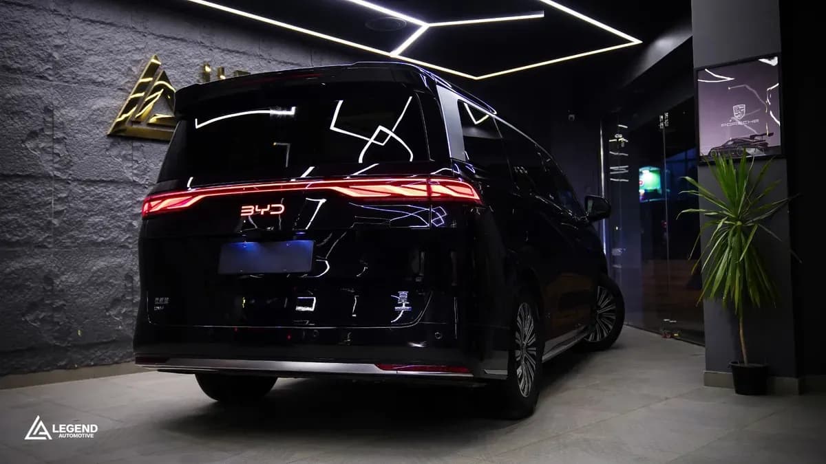 بي واي دي شيا 2025 دي أم - اي أسود أوتوماتيك — جديدة