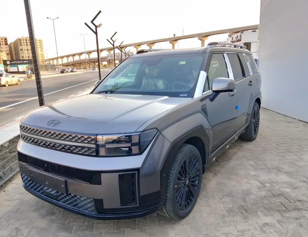 هيونداي سانتا في 2025 كاليجرافي دفع رباعي رمادي أوتوماتيك — جديدة